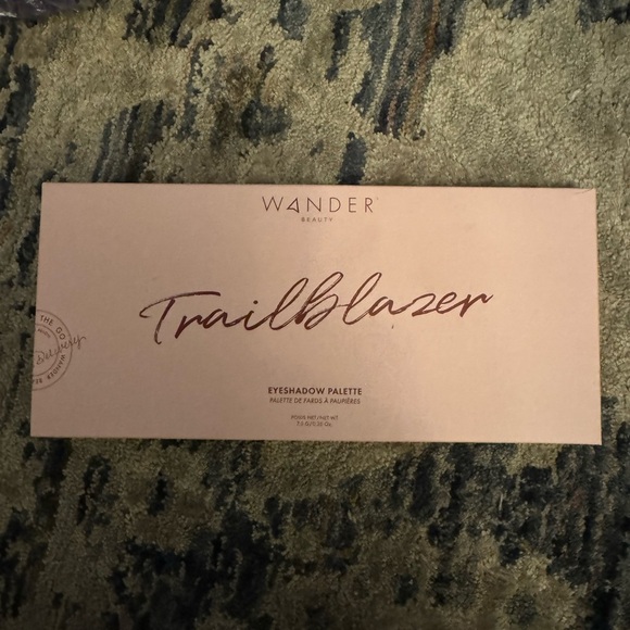 NIB: Wander Beauty Trailblazer 10 Eyeshadow Pallet W/ Mirror - Picture 4 of 6
